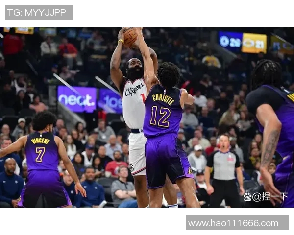 火箭队与快船队今日激战正酣谁将赢得这场精彩对决