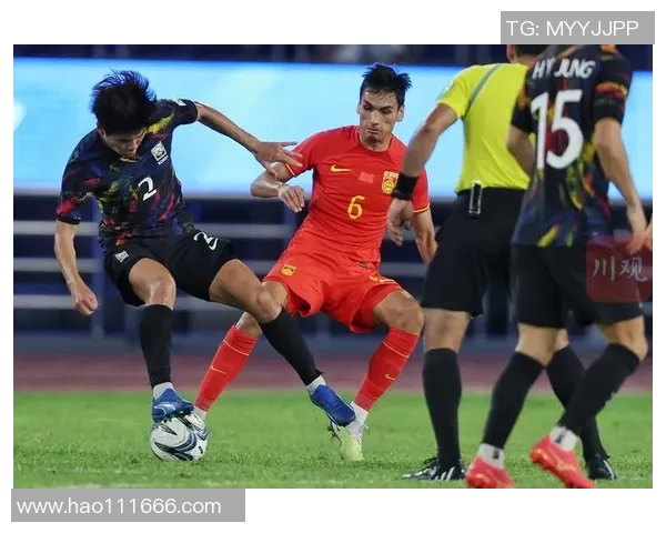 中国与韩国足球对抗精彩瞬间回顾及赛场照片分享