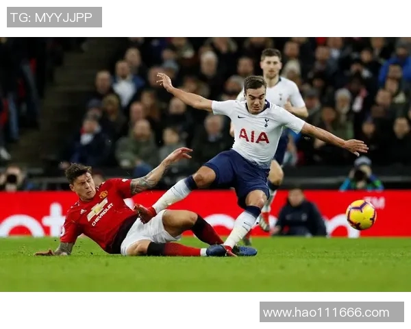 曼联热刺激战看台球迷热情高涨共同见证精彩对决